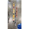 Image 1 : 2 LEVELS, AN EXTENSION HANDLE, AND A BREAKER BAR WITH A SWIVEL HEAD