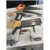 Image 2 : TRAY OF HAND SAWS AND SCREW DRIVERS