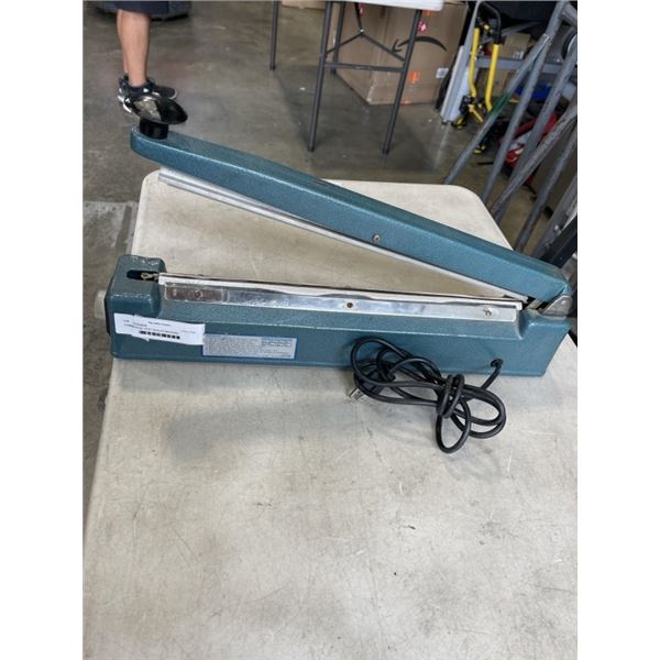 COMMERCIAL HEAT SEALER WORKING