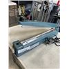 Image 2 : COMMERCIAL HEAT SEALER WORKING