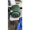 Image 3 : 2 NORTHERN ESCAPE SLEEPING BAGS AND A CAMPING CHAIR