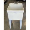 Image 1 : STANDALONE WORK SINK.