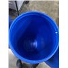 Image 3 : 3 PLASTIC FOOD GRADE BARRELLS WITH LIDS