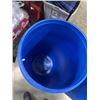 Image 4 : 3 PLASTIC FOOD GRADE BARRELLS WITH LIDS