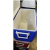 Image 3 : 2 CHEST COOLERS. 1 FROM COLEMAN, 1 FROM RUBBERMAID