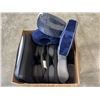 Image 1 : BOX OF ASSORTED TRAVEL PILLOWS