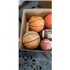 Image 2 : 3 BASKETBALLS, 3 FOOTBALLS AND SOME GOLF BALLS