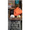 Image 1 : 6 SOCCER BALLS AND SOCCER CONES