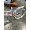 Image 4 : YOUTH GIRLS CRUISER BIKE W/ BASKET AND BELL