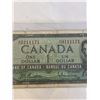 Image 3 : 1954 CANADIAN $1 BILL WITH 5 ONES IN THE SERIAL NUMBER (0111171) RARE