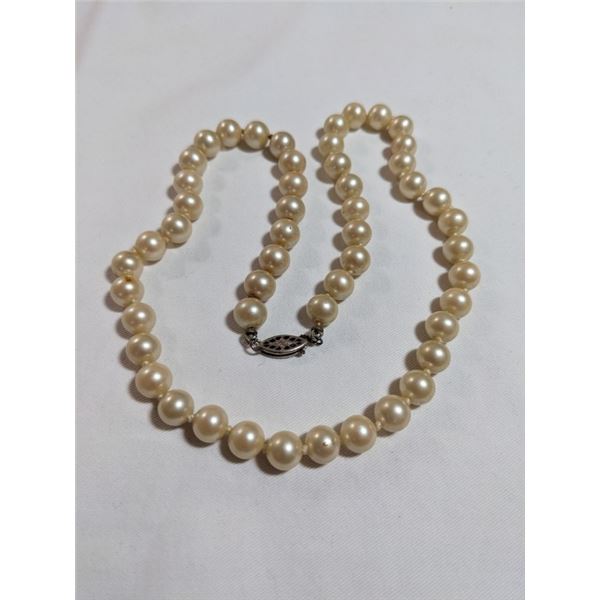 VINTAGE KNOTTED PEARLS NECKLACE