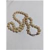 Image 2 : VINTAGE KNOTTED PEARLS NECKLACE