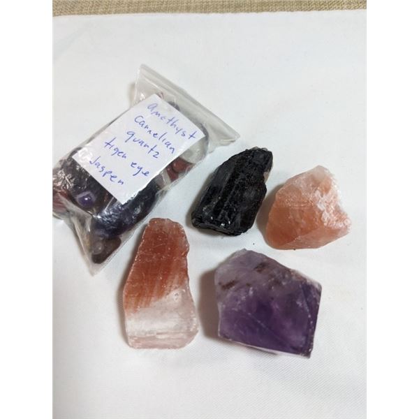 COLLECTION OF SEMI PRECIOUS STONES