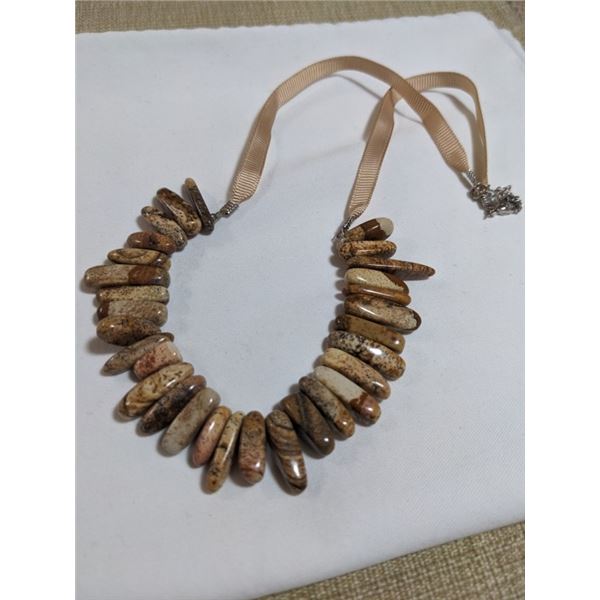 VINTAGE JASPER STONES NECKLACE
