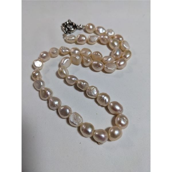 CULTURED FRESHWATER PEARLS NECKLACE IN CASE