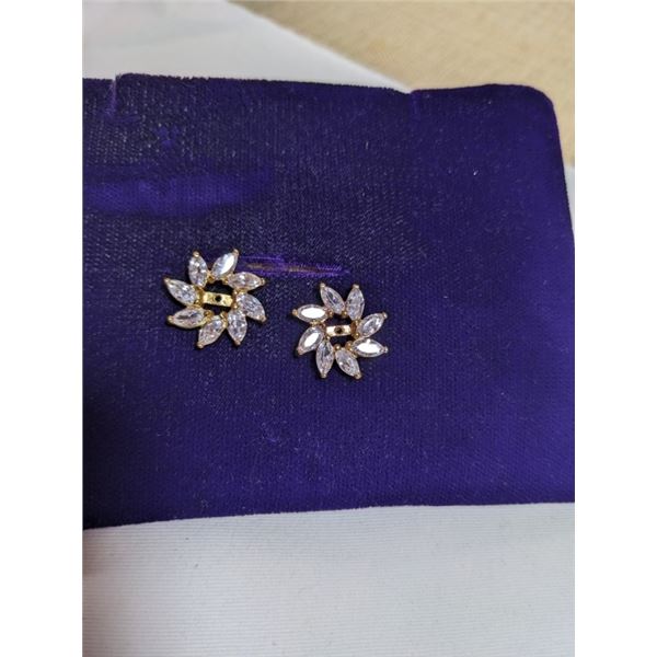PAIR OF EARRING JACKETS