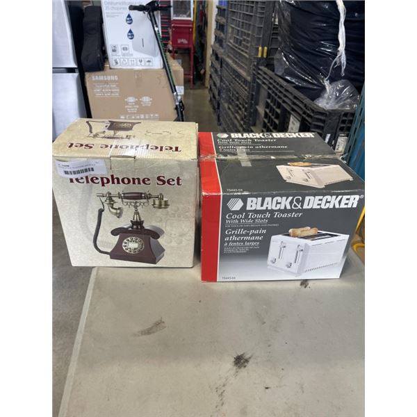 VINTAGE STYLE TELEPHONE AND BLACK AND DECKER TOASTER