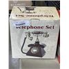 Image 3 : VINTAGE STYLE TELEPHONE AND BLACK AND DECKER TOASTER