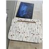 Image 10 : 4 SMALL CANVAS ARTS, CRAFT STORAGE AUTOMAN AND MR &MRS SIGN