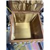 Image 4 : 4 SMALL CANVAS ARTS, CRAFT STORAGE AUTOMAN AND MR &MRS SIGN