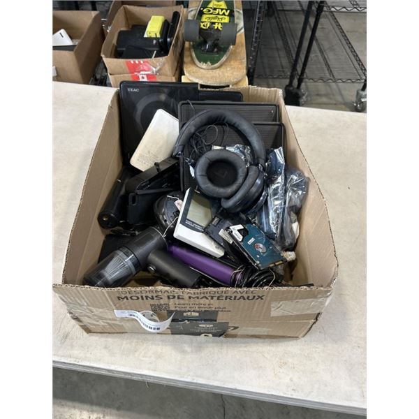TRAY OF ASSORTED LOST PROPERTY ELECTRONICS