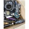 Image 4 : TRAY OF ASSORTED LOST PROPERTY ELECTRONICS