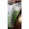 Image 3 : 2 NEW EVERYDAY ESSENTIALS JUMBO PILLOWS