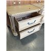 Image 4 : PAIR OF PULASKI NIGHT STANDS.