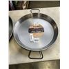 Image 2 : GARCIMA LA IDEAL 20 INCH STEEL PAELLA PAN AND GARCIMA 16" PATA NEGRA GRADE PAELLA PAN