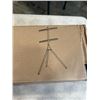 Image 2 : VIVO LIGHT WOOD EASEL STUDIO TV STAND