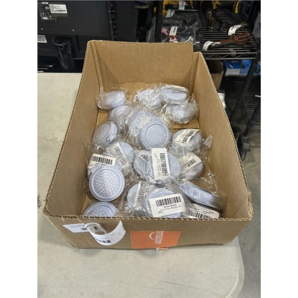 TRAY OF APPROX 20 ARTHAXI TRAVEL MIRRORS WITH COLLAPSIBLE HAIR BRUSH
