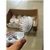 Image 4 : TRAY OF APPROX 20 ARTHAXI TRAVEL MIRRORS WITH COLLAPSIBLE HAIR BRUSH