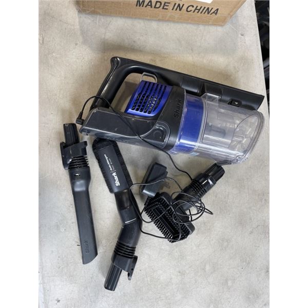 SHARK PET PRO COMPACT CORDLESS VACUUM WITH CHARGER WORKING