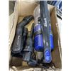 Image 4 : SHARK PET PRO COMPACT CORDLESS VACUUM WITH CHARGER WORKING