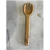 Image 3 : 9 WOODEN SERVING KITCHEN TABLE SURFACE