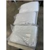 Image 1 : 3 CASPER QUEENSIZE PILLOWS