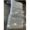 Image 4 : 3 CASPER QUEENSIZE PILLOWS