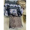 Image 2 : LADIES PRUSES AND HARDCASED MAKE UP CASE