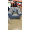 Image 7 : BLACK LEATHER SOFA, BLACK LEATHER LOVE SEAT AND BLACK LEATHER CHAIR