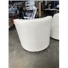 Image 4 : PAIR OF WHITE LEATHER CHAIRS