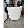 Image 5 : PAIR OF WHITE LEATHER CHAIRS