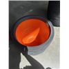 Image 3 : 2 PLASTIC ROUNDED PLANTER BOXES