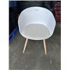 Image 1 : WHITE MODERN TUB CHAIR