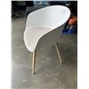 Image 3 : WHITE MODERN TUB CHAIR