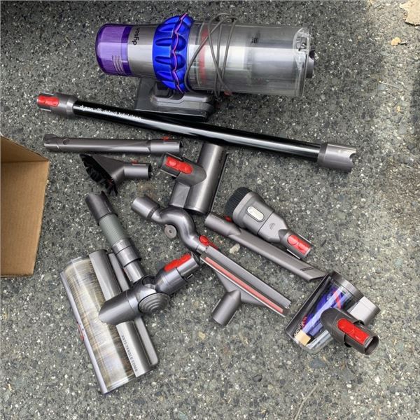 DYSON V15 TOTAL CLEAN CORDLESS STICK VACUUM WITH CHARGER AND ACCESSORIES WORKING