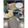 Image 4 : LARGE LOT OF HOME DECOR