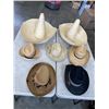 Image 1 : LOT OF STRAW HATS