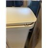 Image 3 : NEW RUBBERMAID SLIM JIM 68L STEP ON GARBAGE CONTAINER. BEIGE, BROKEN LID