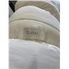 Image 5 : CASPER QUEENSIZE DUVET AND 2 CASPER PILLOWS