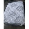 Image 2 : QUEENSIZE SERTA MATTRESS
